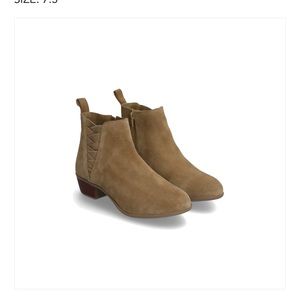 NWT Diba Lovely Suede Bootie Size 7.5